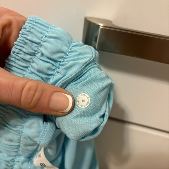 Lululemon Hotty Hot Shorts Long 4" Hydra Blue - Picture 8 of 9